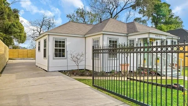 $1,350 | 4521 Normandy Way, Houston, TX 77021