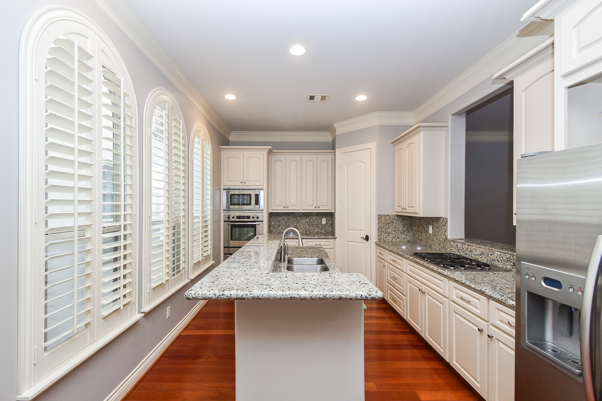 717 Welch Street Houston, TX 77006 - Photo 9 of 24