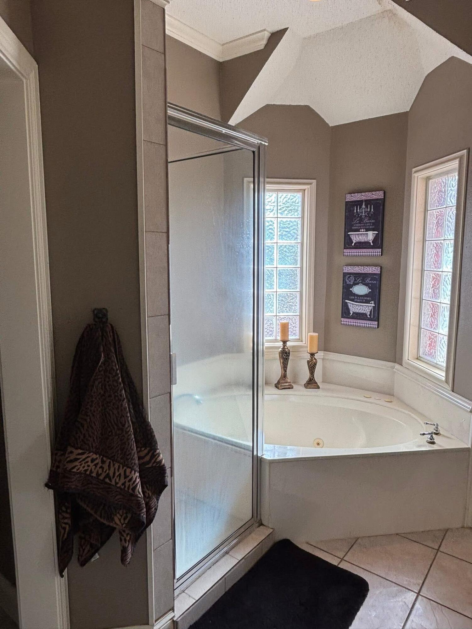 1402 9th Street Shallowater, TX 79363 - Photo 16 of 49 a bathroom with a bathtub and a sink
