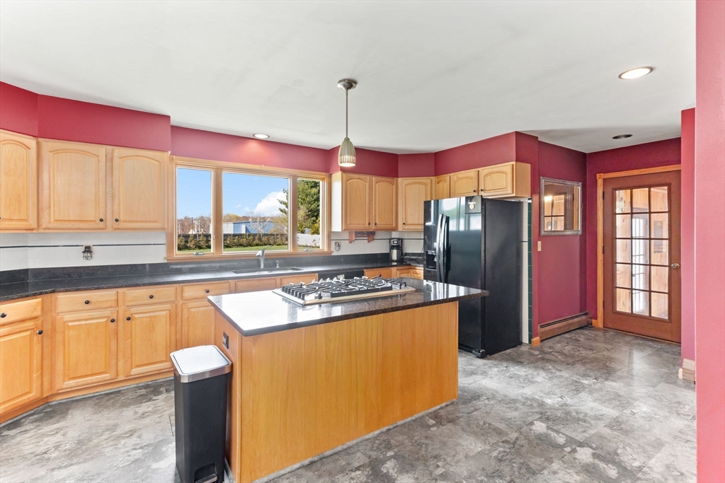 136 Old Fall River Road Swansea, MA 02777 - Photo 18 of 41 Gallery Image 18