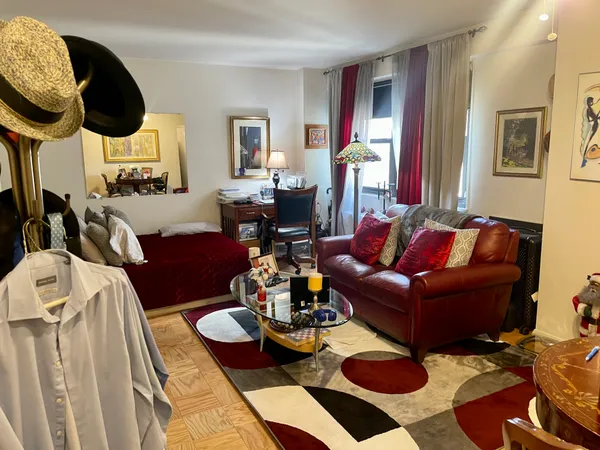 $2,500 | 300 West 55th Street, Unit 8W | Hell's Kitchen