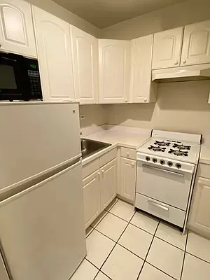 $2,500 | 300 West 55th Street, Unit 8W | Hell's Kitchen