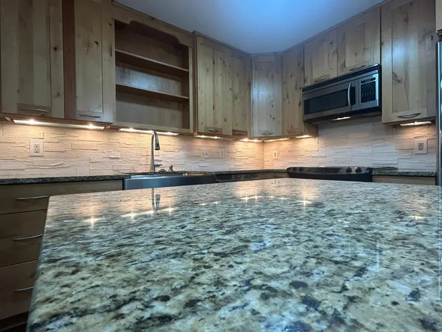 $1,995 | 15105 Lesley Lane, Eden Prairie, MN 55346