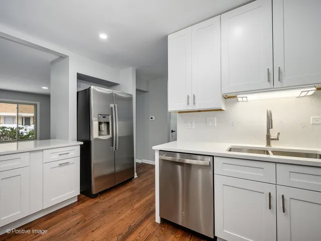 $349,900 | 8944 Skokie Boulevard, Unit B, Skokie, IL 60077