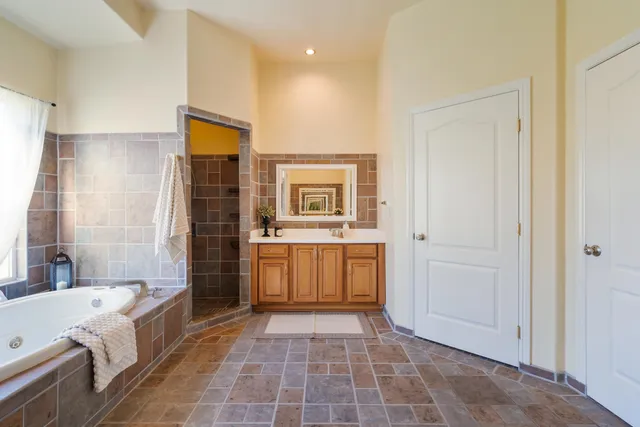 $595,000 | 14860 Oak Knoll Drive, Red Bluff, CA 96080