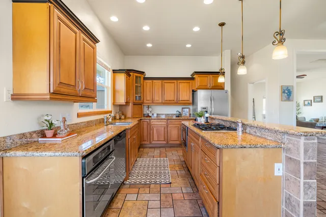 $595,000 | 14860 Oak Knoll Drive, Red Bluff, CA 96080