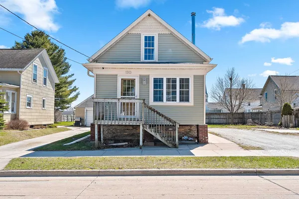 $136,900 | 1313 21st Street, Two Rivers, WI 54241