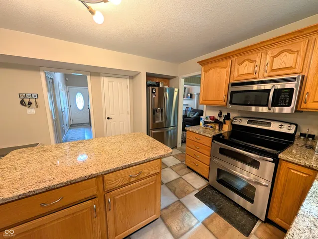 $344,900 | 2879 Prairie Stream Way, Columbus, IN 47203