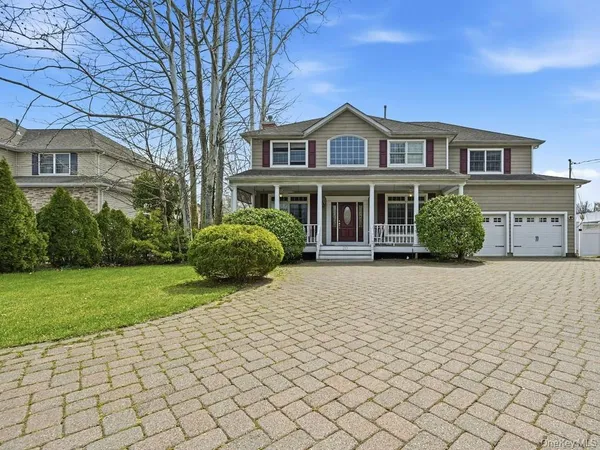 $1,075,000 | 20 East Main Street, Huntington, NY 11743