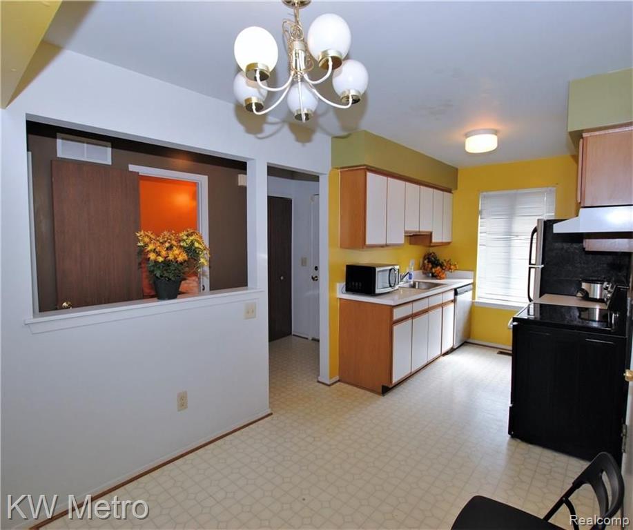 23211 Middlebelt Road, Unit 8 Farmington Hills, MI 48336 - Photo 4 of 12