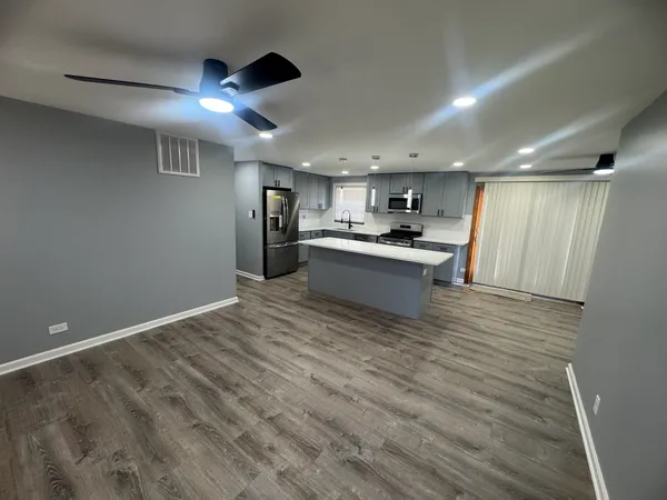 $3,000 | 1310 Somerset Lane, Schaumburg, IL 60193