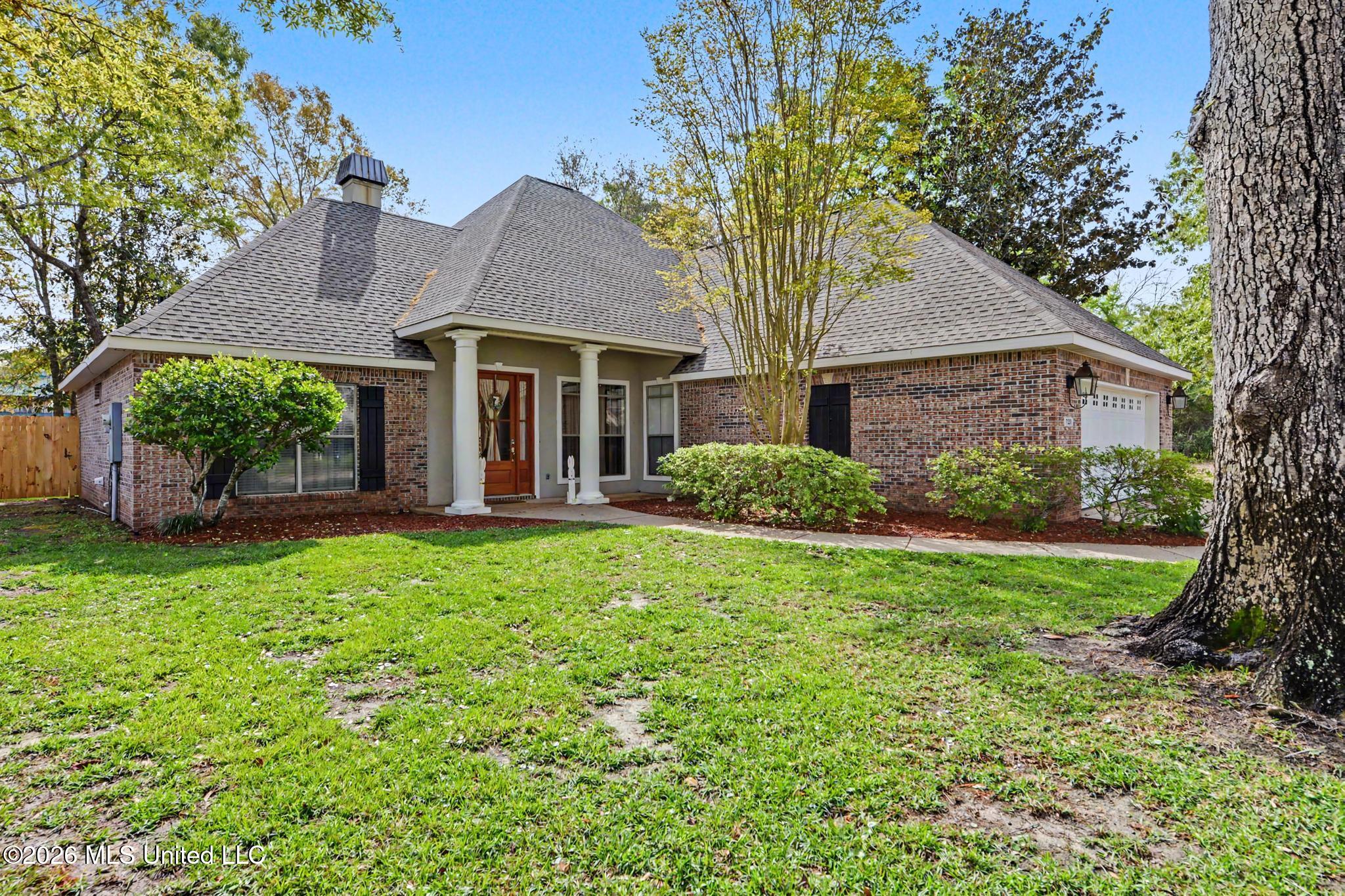 720 Oleander Lane Biloxi, MS 39532 - Photo 2 of 29 002