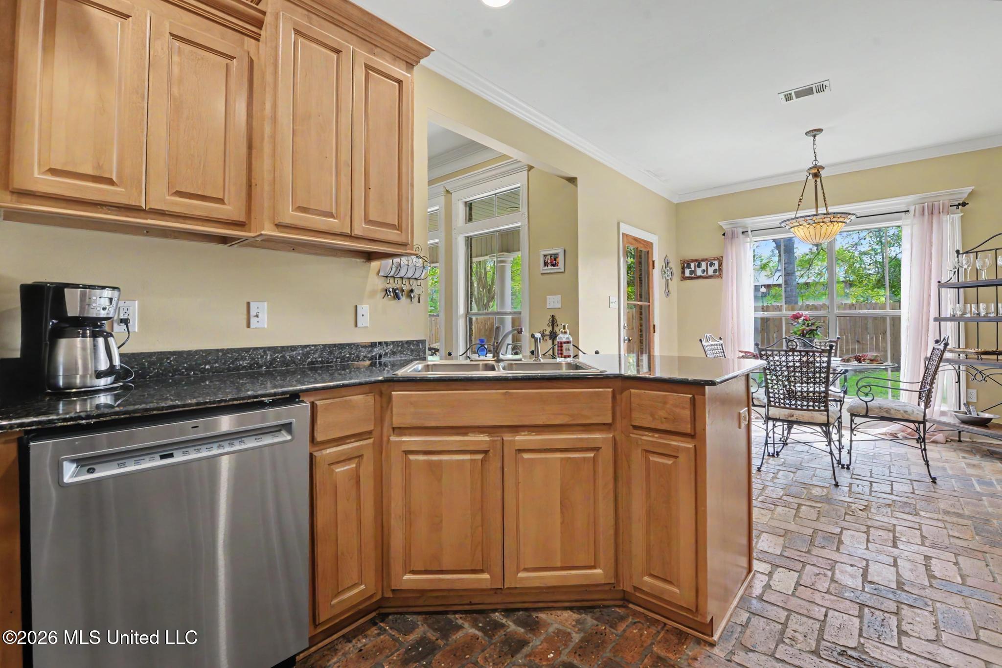720 Oleander Lane Biloxi, MS 39532 - Photo 9 of 29 009