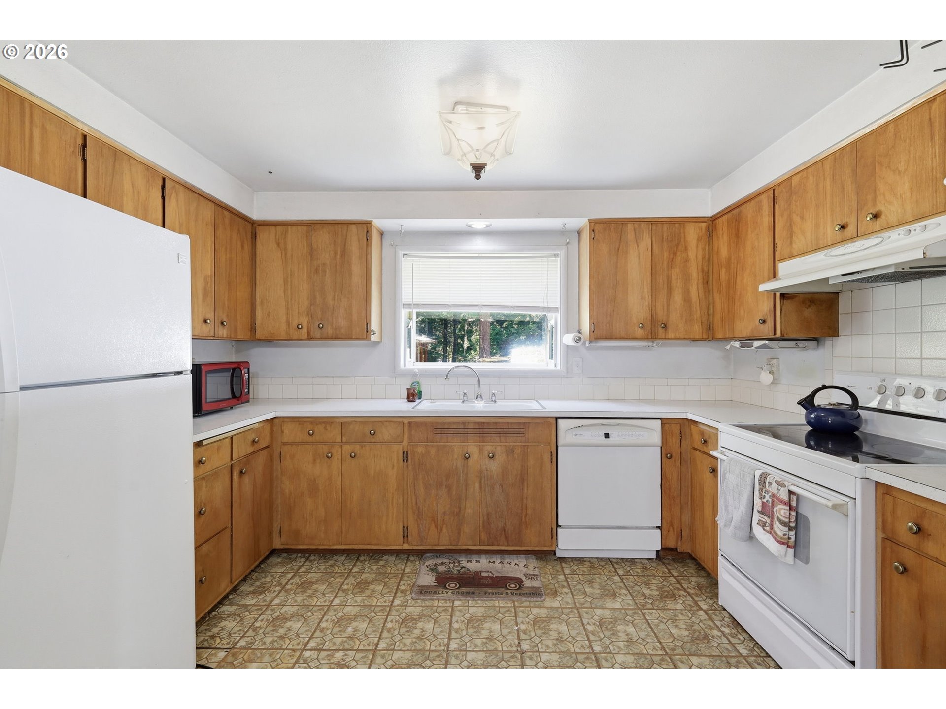 49782 Huckleberry Road Oakridge, OR 97463 - Photo 14 of 21 a kitchen with granite countertop a refrigerator a sink a stove and wooden cabinets