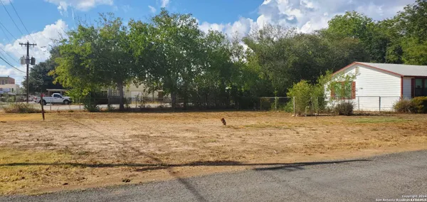 $49,500 | 1002 17th Street, Hondo, TX 78861