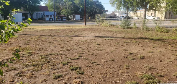 $49,500 | 1002 17th Street, Hondo, TX 78861