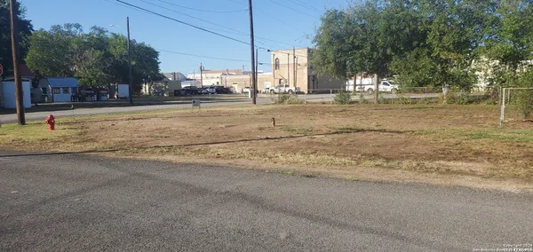 $49,500 | 1002 17th Street, Hondo, TX 78861