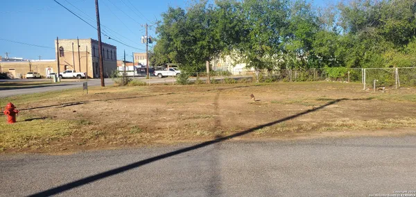 $49,500 | 1002 17th Street, Hondo, TX 78861