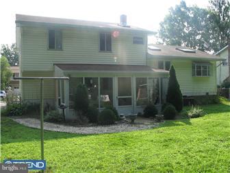305 Colonial Road Edgewater Park, NJ 08010 - Photo 2 of 12