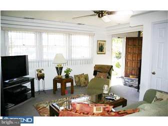 305 Colonial Road Edgewater Park, NJ 08010 - Photo 3 of 12 Family Room