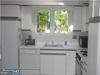 305 Colonial Road Edgewater Park, NJ 08010 - Photo 6 of 12 Kitchen
