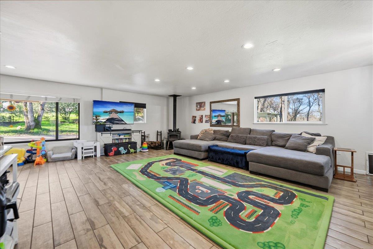 10585 Joeger Road Auburn, CA 95602 - Photo 7 of 35