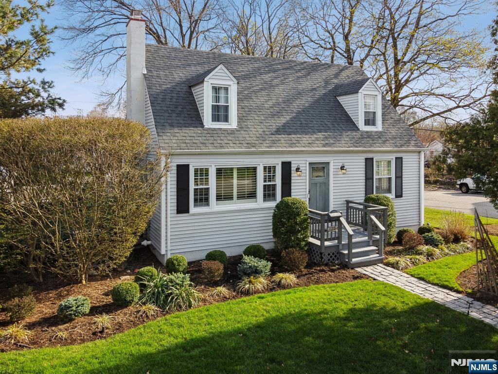 122 Johnson Avenue Mahwah, NJ 07430 - Photo 32 of 40 a front view of a house with garden