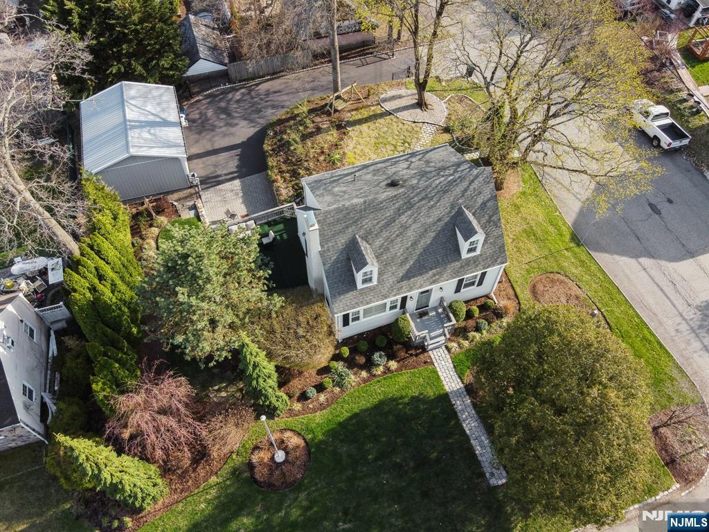 122 Johnson Avenue Mahwah, NJ 07430 - Photo 36 of 40 an aerial view of a house with a yard