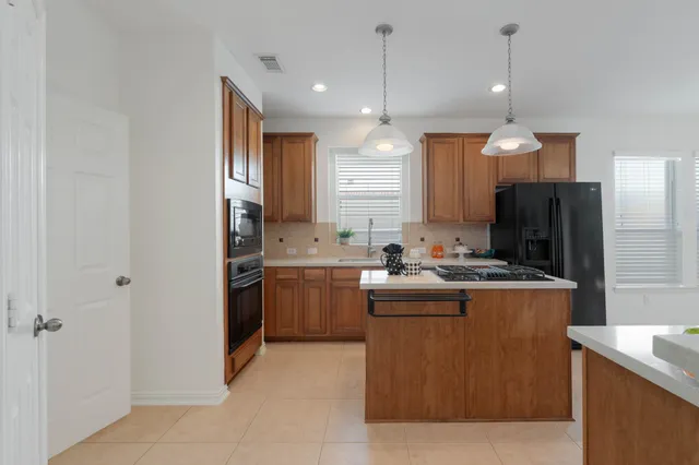 $3,450 | 11 Korbel Court, The Woodlands, TX 77382