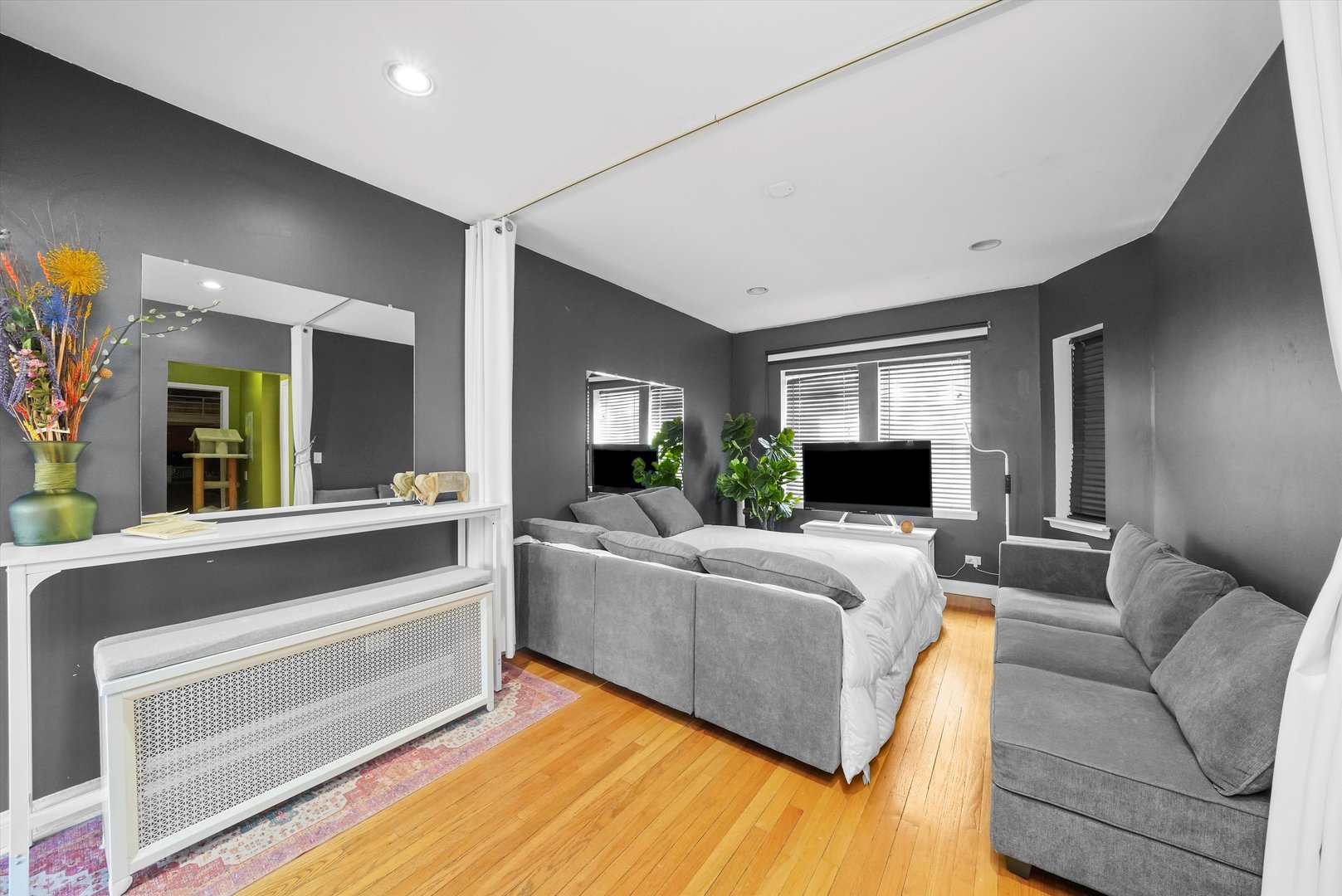 52 Forest Avenue, Unit 2S Riverside, IL 60546 - Photo 2 of 43 a living room with furniture and a flat screen tv