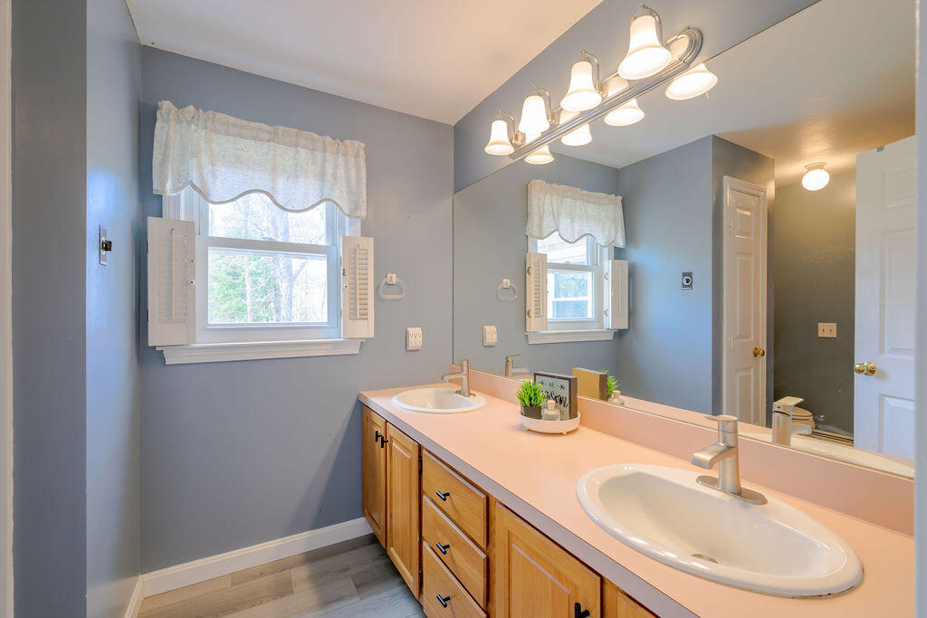 37 Square Rigger Lane Hyannis, MA 02601 - Photo 27 of 49 Main ensuite bath