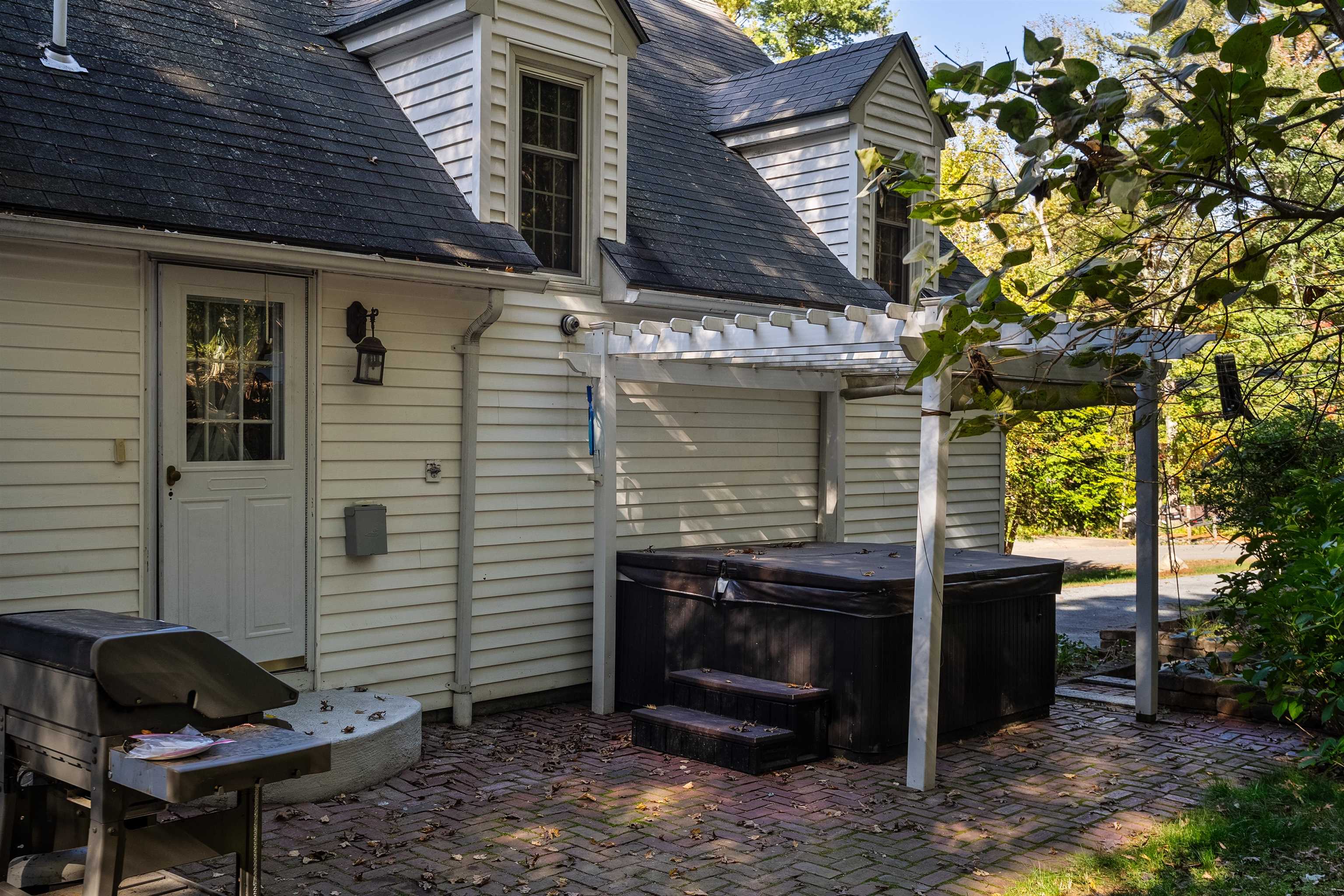 14 Woodland Road Windham, NH 03087 - Photo 5 of 54