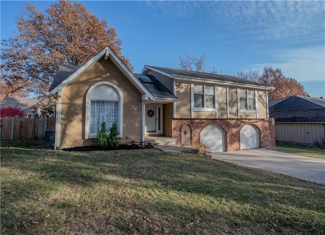 $325,000 | 11623 Locust Street, Kansas City, MO 64131