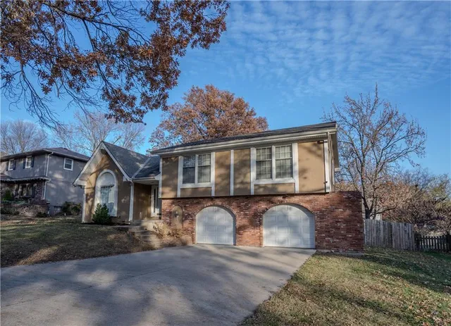 $325,000 | 11623 Locust Street, Kansas City, MO 64131