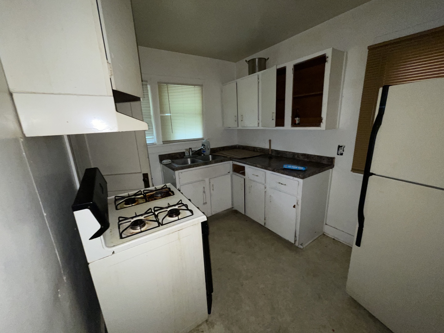 552 West Center Street Decatur, IL 62526 - Photo 25 of 26 a kitchen with granite countertop a sink a stove and refrigerator