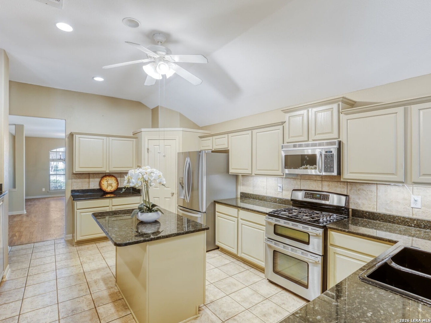 9236 Larsons Lane Helotes, TX 78023 - Photo 12 of 33