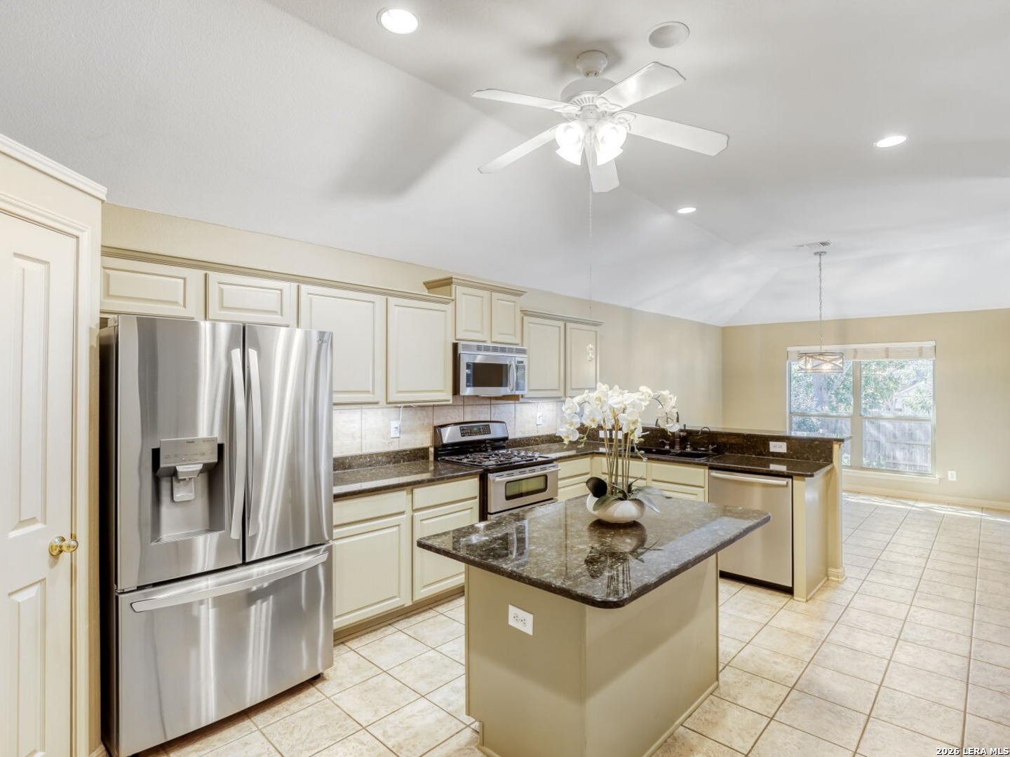 9236 Larsons Lane Helotes, TX 78023 - Photo 13 of 33