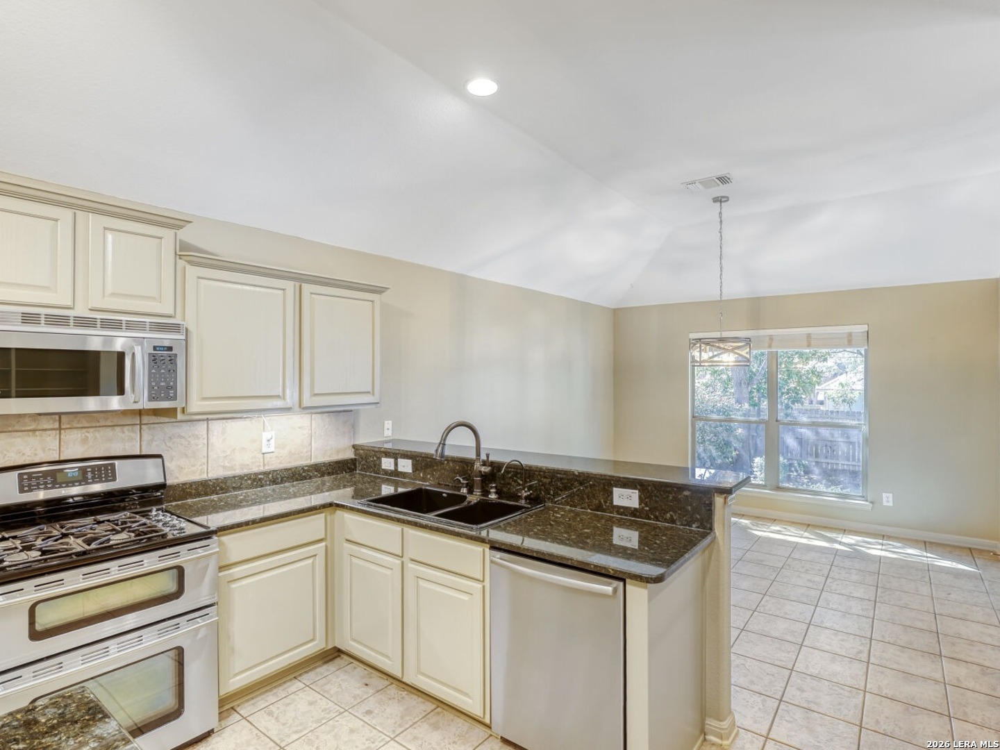 9236 Larsons Lane Helotes, TX 78023 - Photo 19 of 33