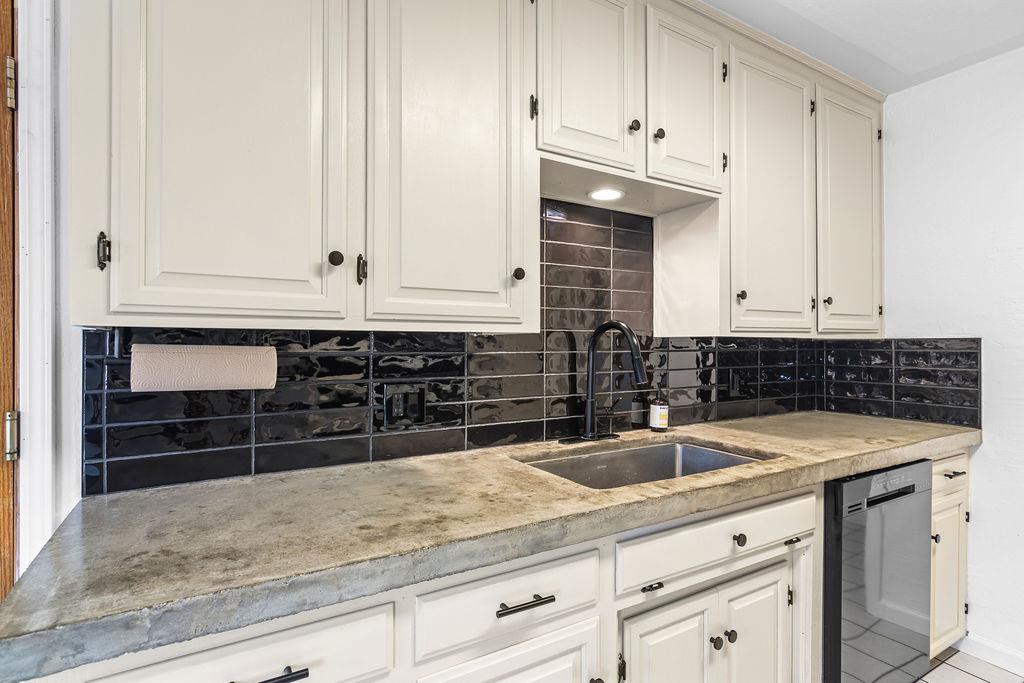 2021 Shaw Avenue Modesto, CA 95354 - Photo 6 of 27