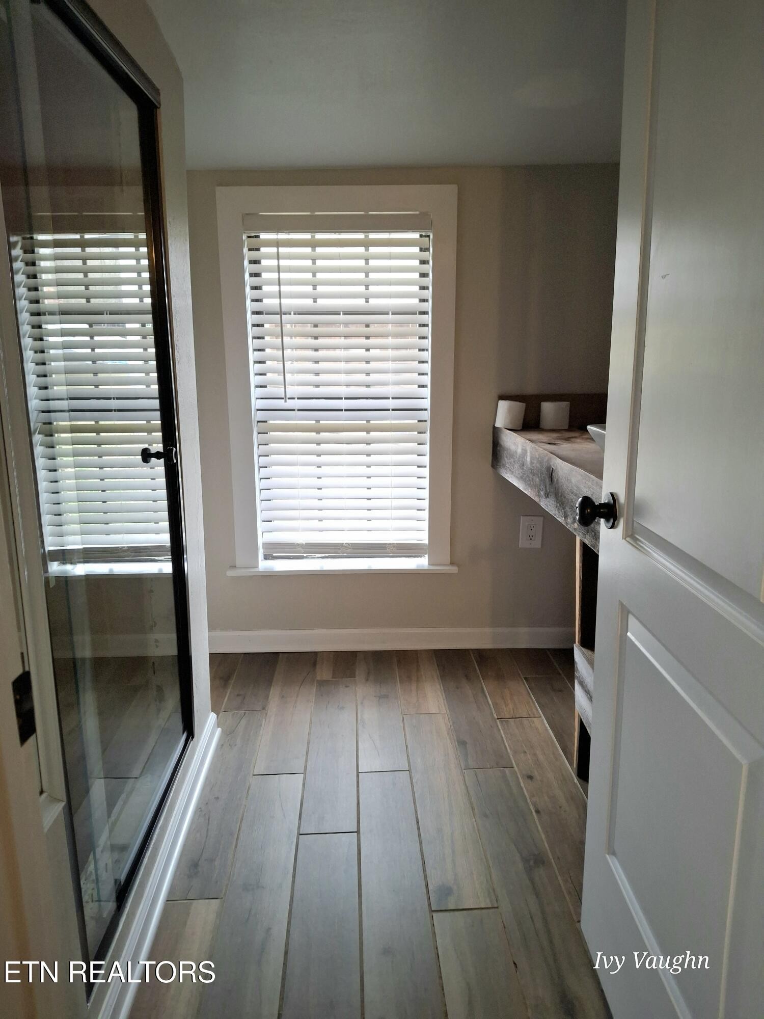 893 Brushy Valley Road Heiskell, TN 37754 - Photo 15 of 28 a view of a room with wooden floor and a window