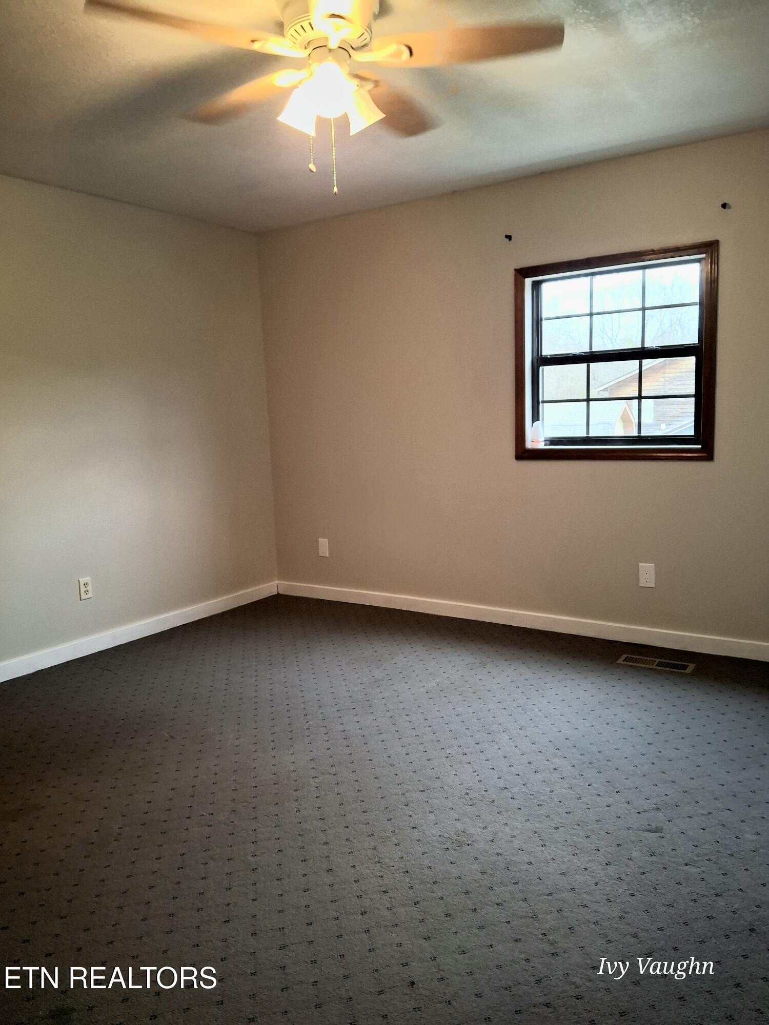 893 Brushy Valley Road Heiskell, TN 37754 - Photo 18 of 28 an empty room with a window