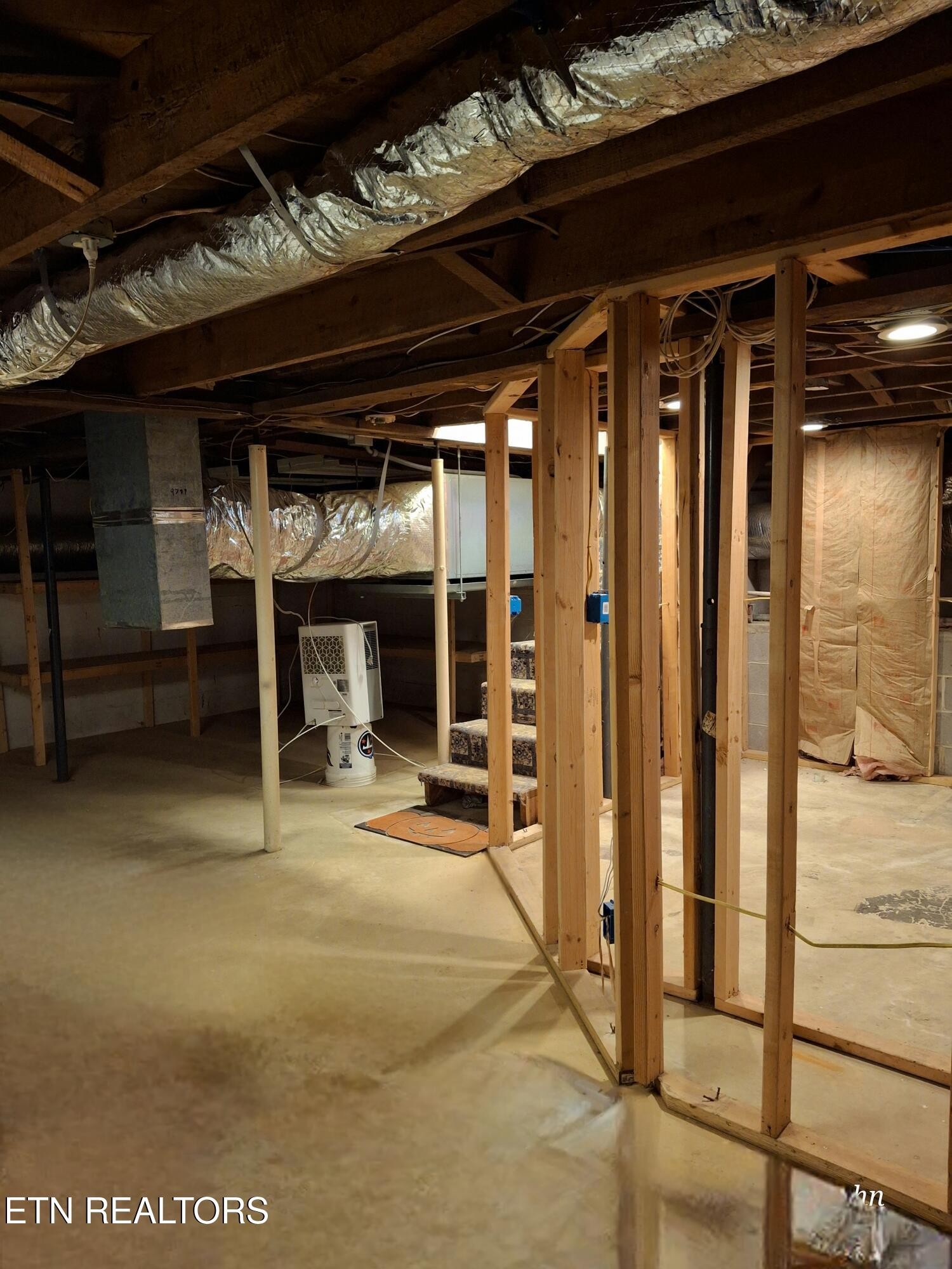 893 Brushy Valley Road Heiskell, TN 37754 - Photo 22 of 28 a view of a room with wooden floor