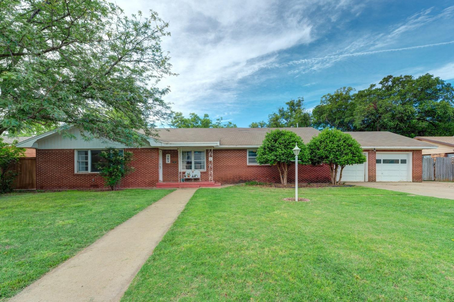 205 Southwest 10th Plainview, TX 79072 - Photo 1 of 29 Photo 1