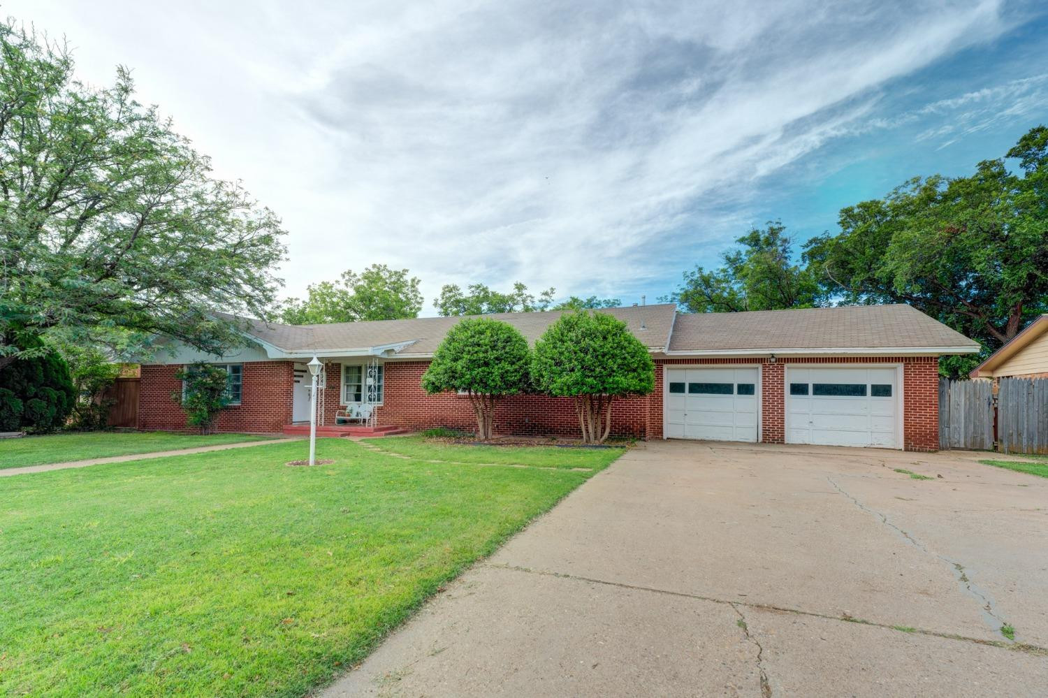 205 Southwest 10th Plainview, TX 79072 - Photo 2 of 29 Photo 2