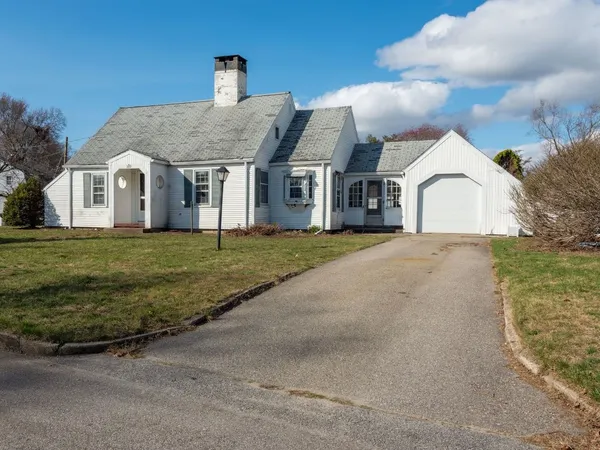 $399,900 | 369 Manor Drive, Warwick, RI 02888