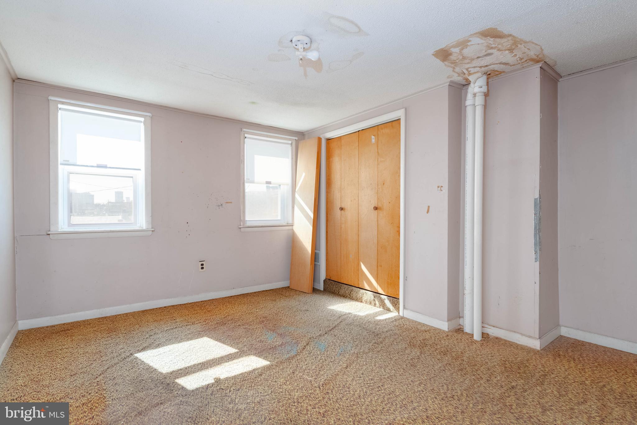 510 South Patterson Park Avenue Baltimore, MD 21231 - Photo 18 of 41 a view of an empty room with a window
