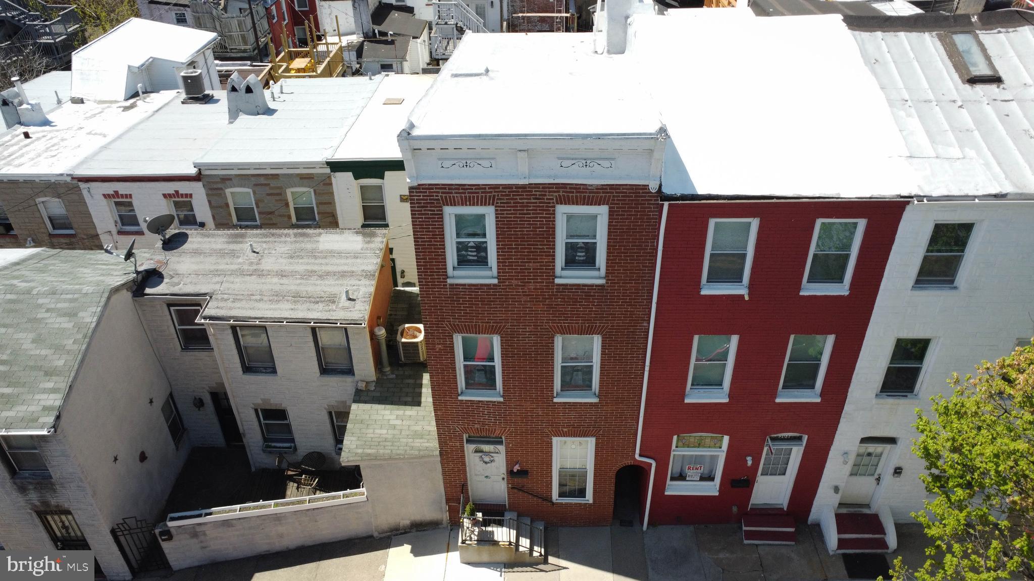 510 South Patterson Park Avenue Baltimore, MD 21231 - Photo 26 of 41 a front view of a building with balcony