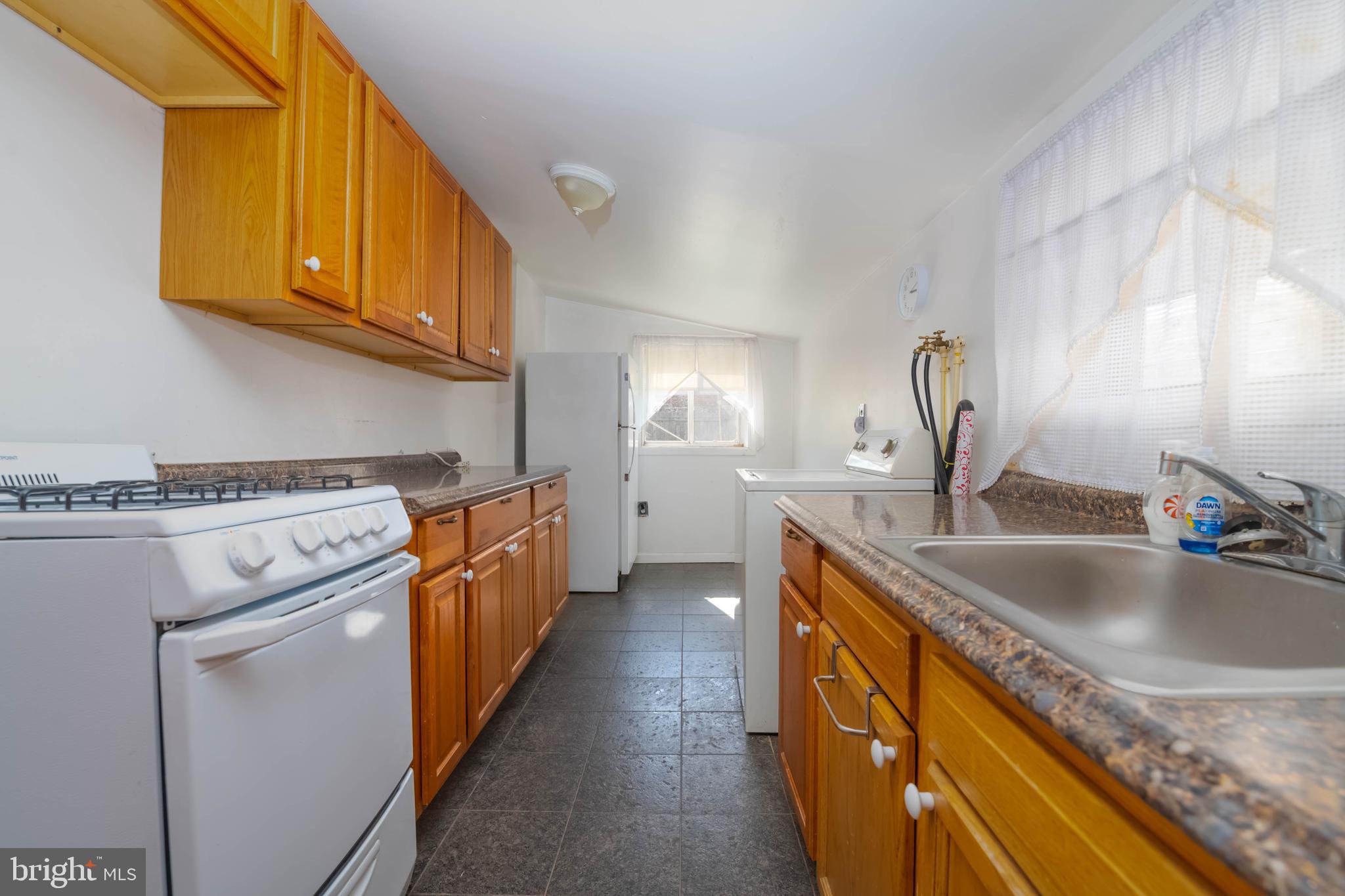 510 South Patterson Park Avenue Baltimore, MD 21231 - Photo 7 of 41 a kitchen that has a sink and a stove