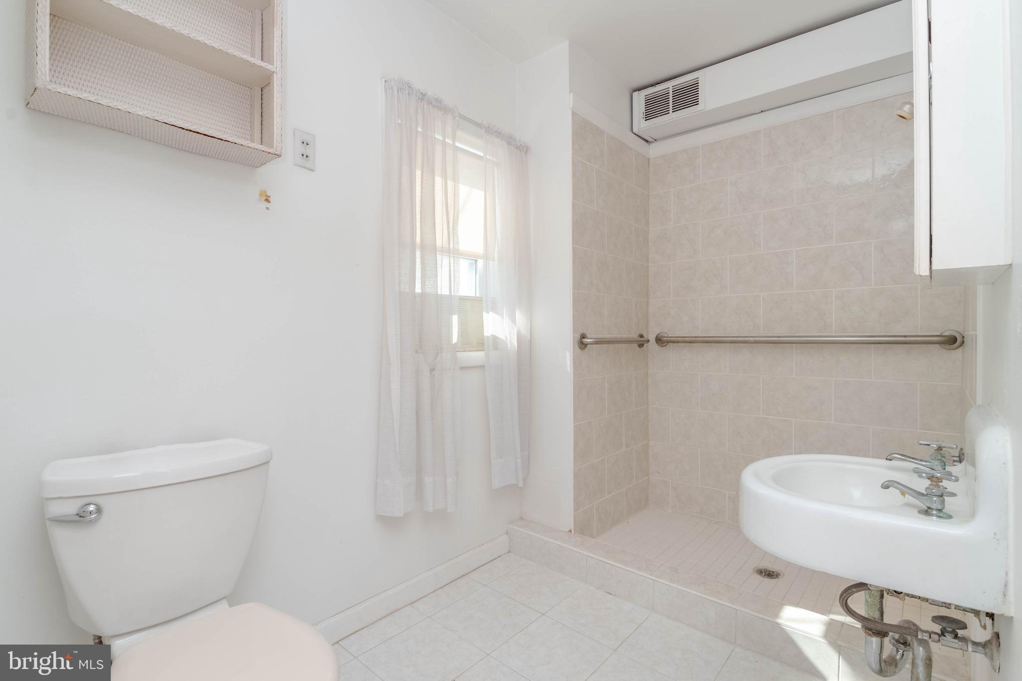 510 South Patterson Park Avenue Baltimore, MD 21231 - Photo 10 of 41 a bathroom with a toilet and a sink