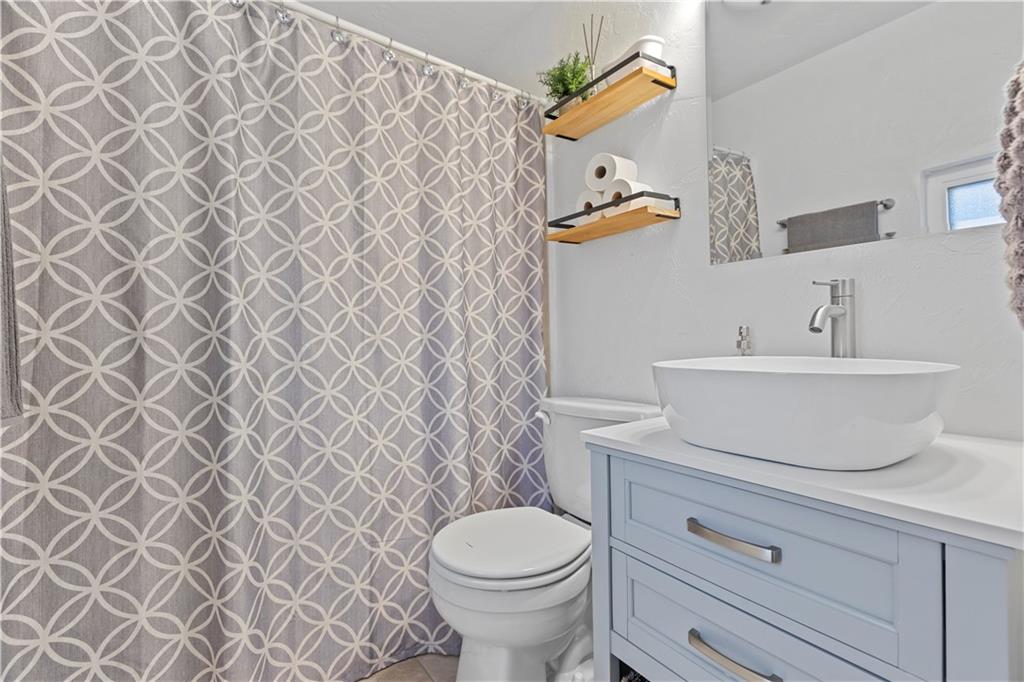 333 Frazier Drive Pittsburgh, PA 15235 - Photo 14 of 22 a bathroom with a sink and a toilet